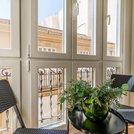 Bright Two-Bedroom Apartment In The Historic Center Malaga Bagian luar foto