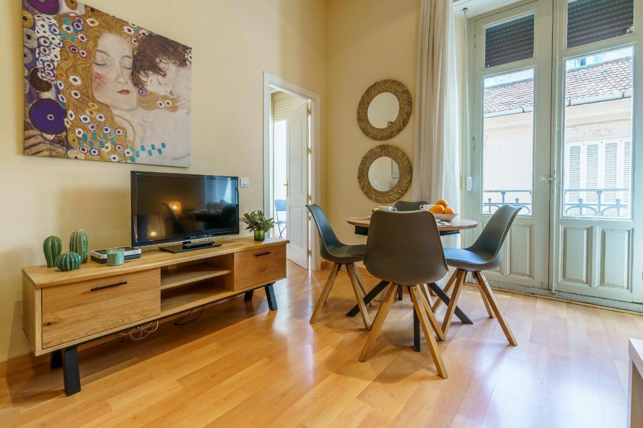 Bright Two-Bedroom Apartment In The Historic Center Malaga Bagian luar foto