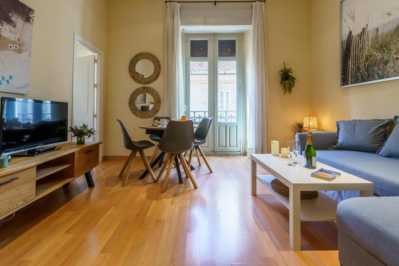 Bright Two-Bedroom Apartment In The Historic Center Malaga Bagian luar foto