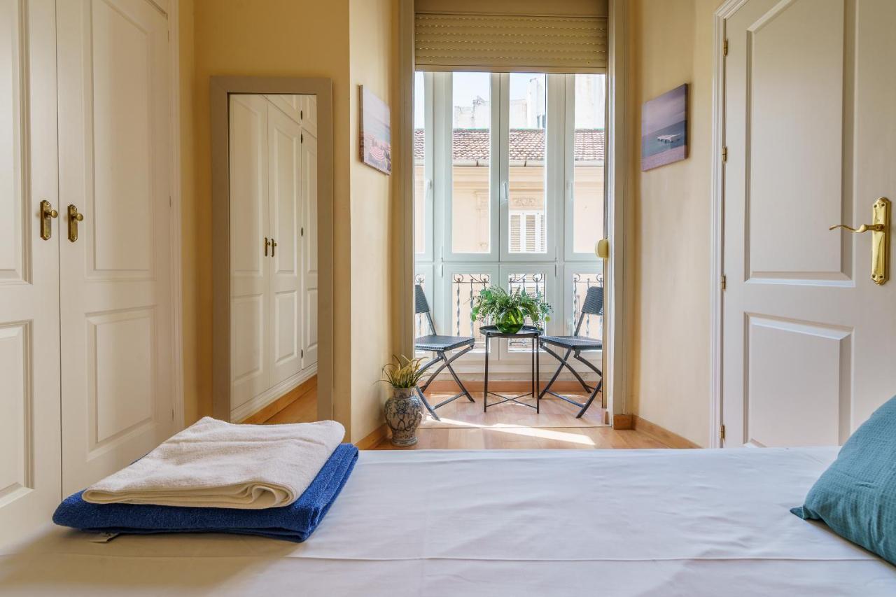 Bright Two-Bedroom Apartment In The Historic Center Malaga Bagian luar foto