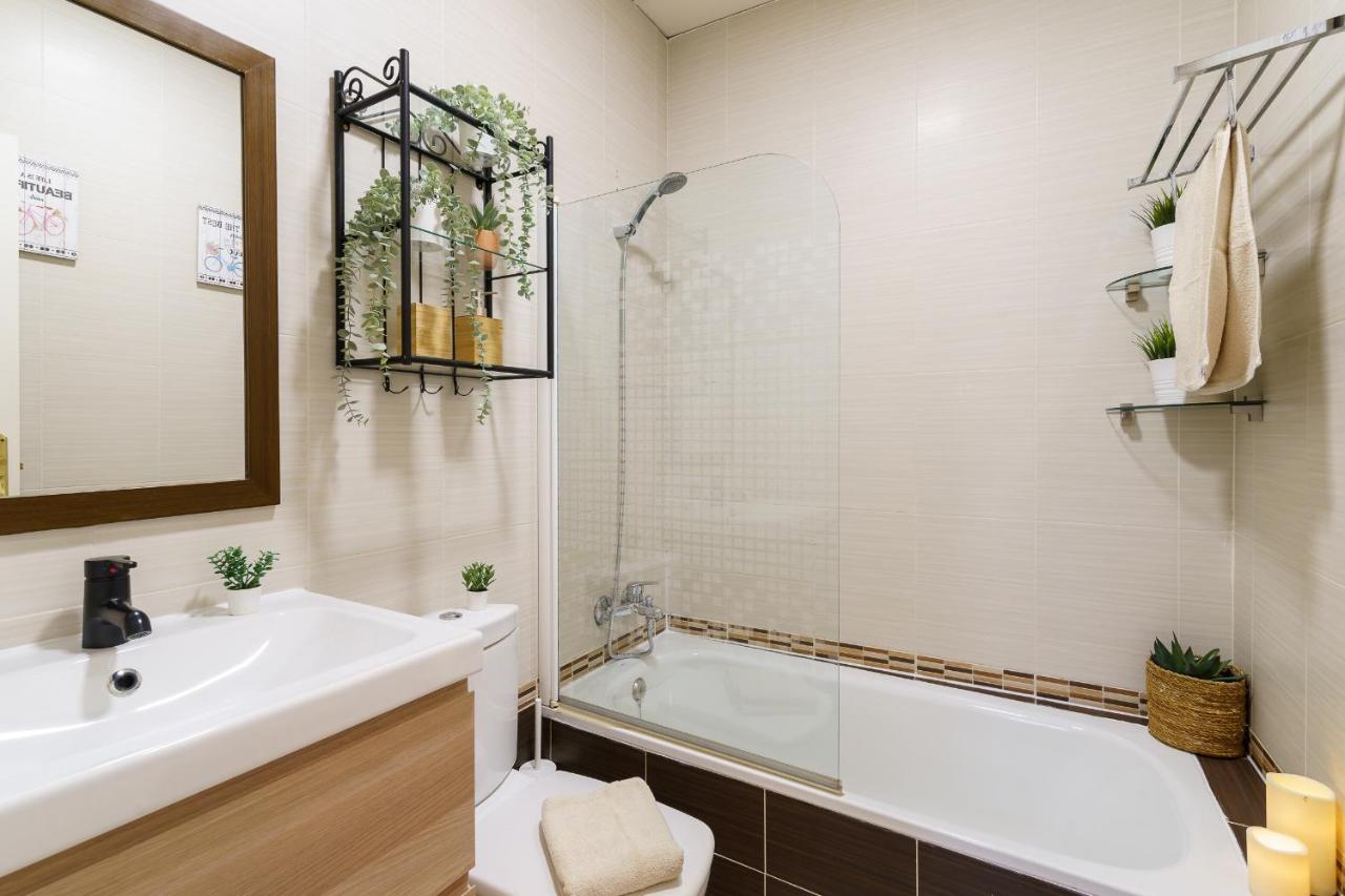 Bright Two-Bedroom Apartment In The Historic Center Malaga Bagian luar foto