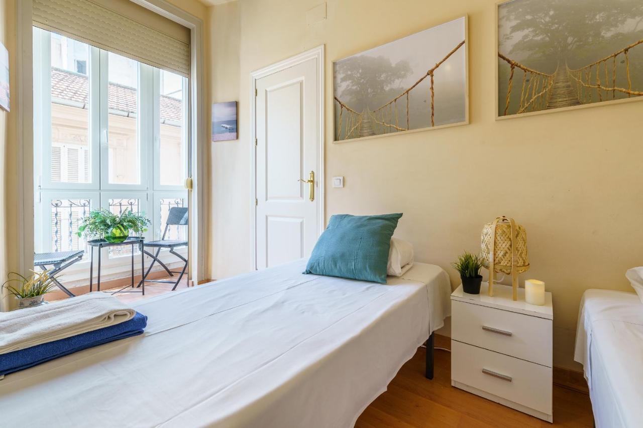 Bright Two-Bedroom Apartment In The Historic Center Malaga Bagian luar foto